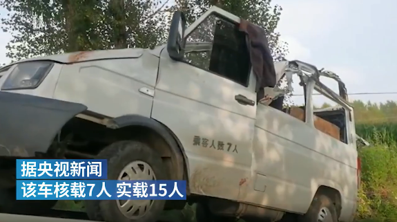 黑龍江五常一小客車發生事故致9死6傷，網友熱議：操作不當是主因，不超載也會造成悲劇 (圖2)