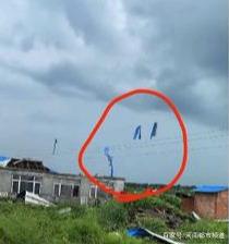 綏化突遭龍卷風(fēng)襲擊，房蓋在天上飛！村民：我70歲沒(méi)見(jiàn)過(guò)這事(圖7)