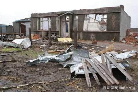 綏化突遭龍卷風(fēng)襲擊，房蓋在天上飛！村民：我70歲沒(méi)見(jiàn)過(guò)這事(圖5)